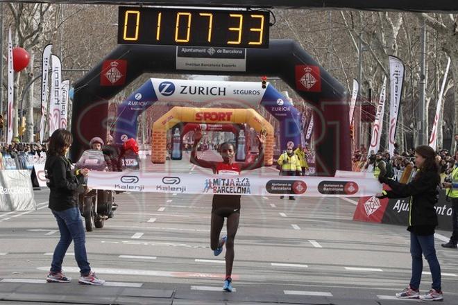 Las imágenes de la Mitja Marató de Barcelona