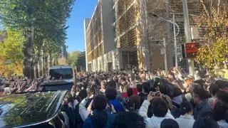 Letizia impulsa el español en China y es recibida como una estrella de rock en una universidad de Pekín