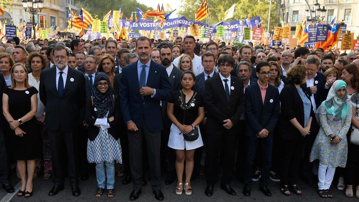Protestas contra la presencia de Felipe VI y otros dirigentes después del 17-A