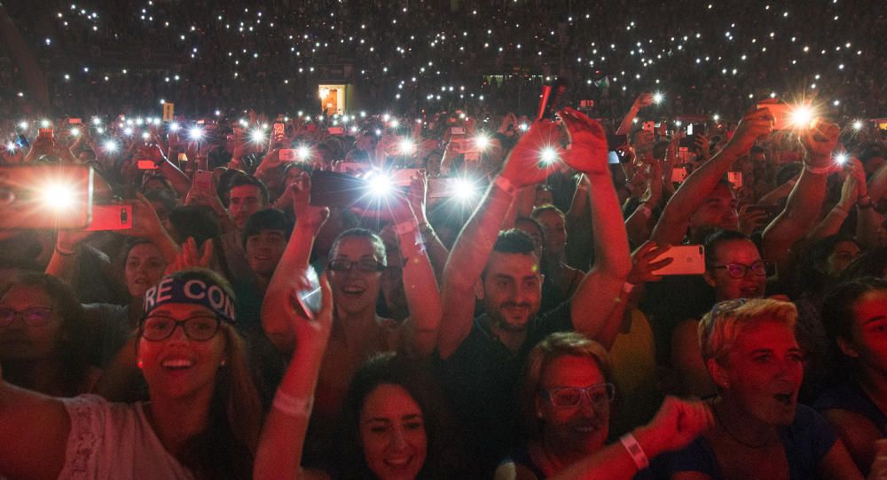 El almeriense inauguró los conciertos de verano de la provincia en una abarrotada Plaza de Toros.