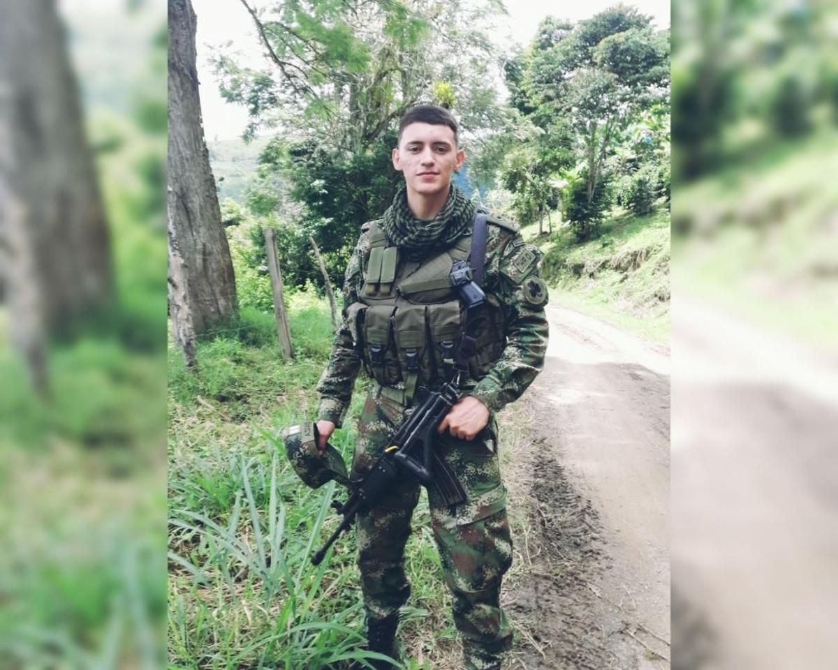 Carlos, durante su etapa en el ejército de Colombia.