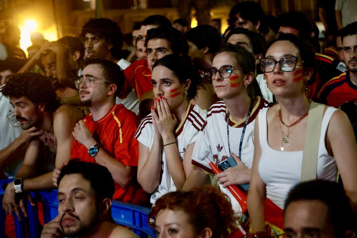 Las mejores imágenes de la afición española en la avenida Teniente Flomesta Las mejores imágenes de la afición española en la avenida Teniente Flomesta