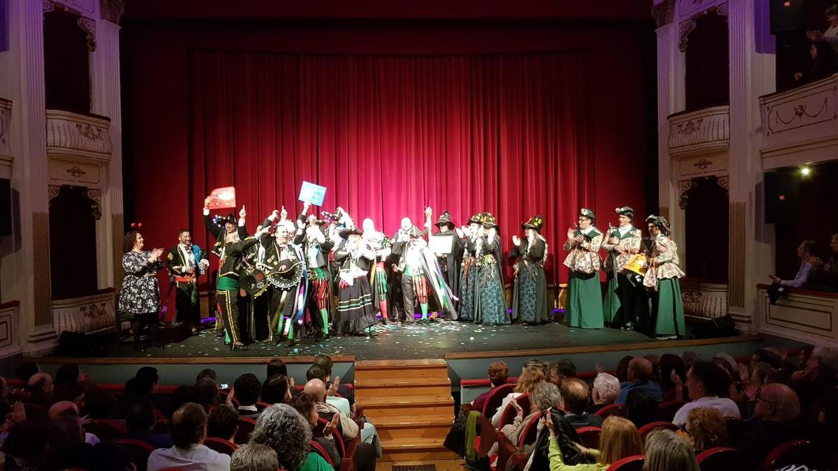 Concurso de murgas en el Teatro Principal.