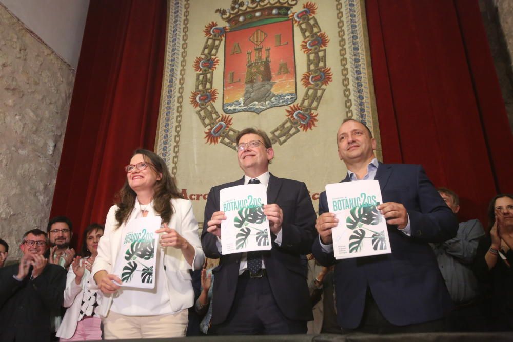 Ximo Puig, Mónica Oltra y Rubén Martínez Dalmau firman el pacto del Botànic II.