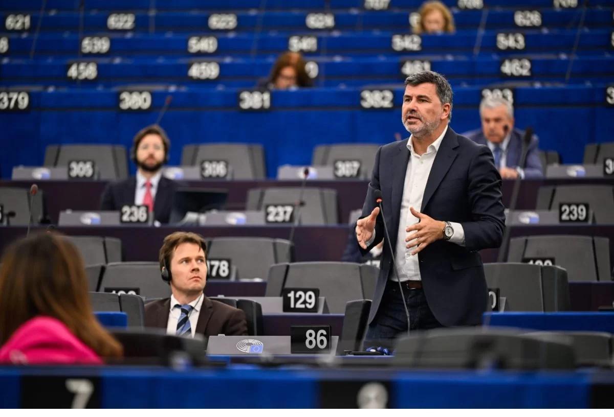 El eurodiputado gallego Nicolás González Casares, del PSOE, en una de sus intervenciones en Bruselas.