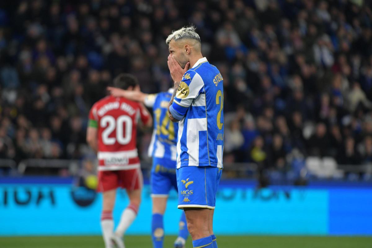 Un Dépor estéril cae ante el Granada en Riazor (0-2)