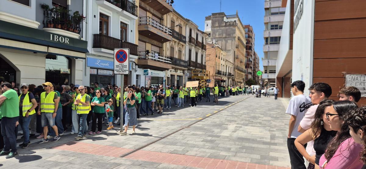 Vista de la marcha a su paso por la Plaça del Mercat.