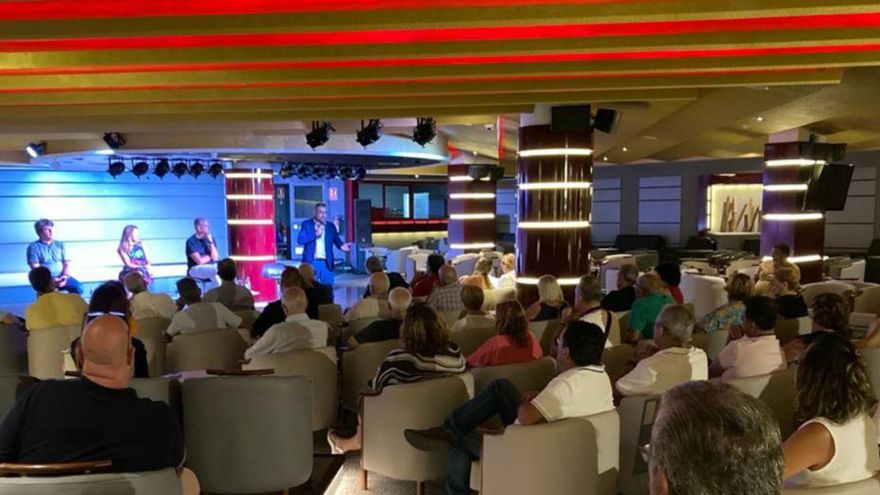 CC rearms in the Aronero municipality in an assembly with four former mayors