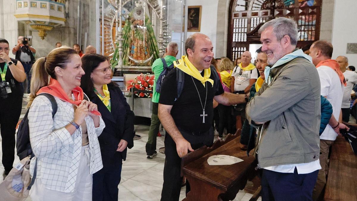 La Virgen de Candelaria abandona la Basílica para poner rumbo a Santa Cruz de Tenerife