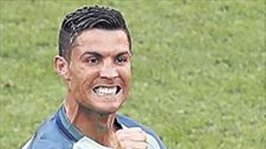 Ronaldo sale al rescate de una Portugal que vive al límite