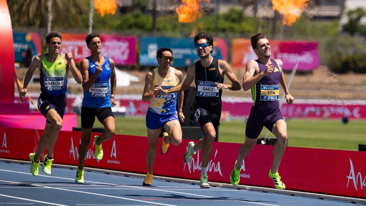 Espectacular llegada en el 1.500 masculino