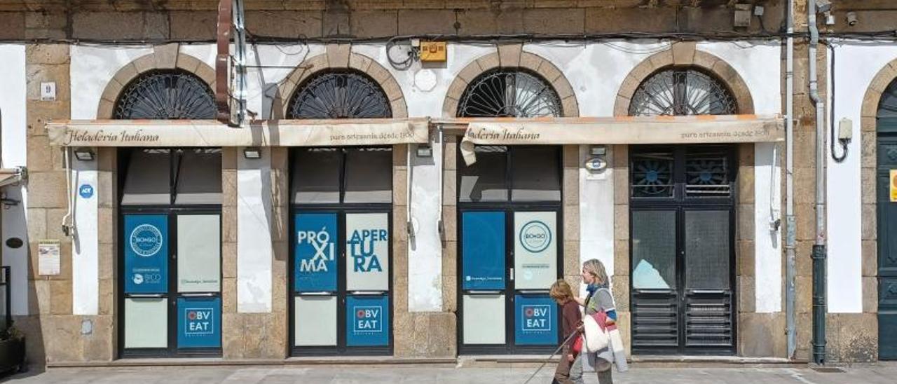 Las puertas de la Italiana con carteles del nuevo negocio, Bo&amp;Go.   | // CARLOS PARDELLAS