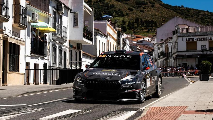 Cohete Suárez lidera un festival español a la conclusión de la segunda jornada