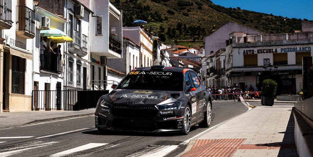 José Luis Peláez (Toyota GR Yaris), a su paso por Pozoblanco.