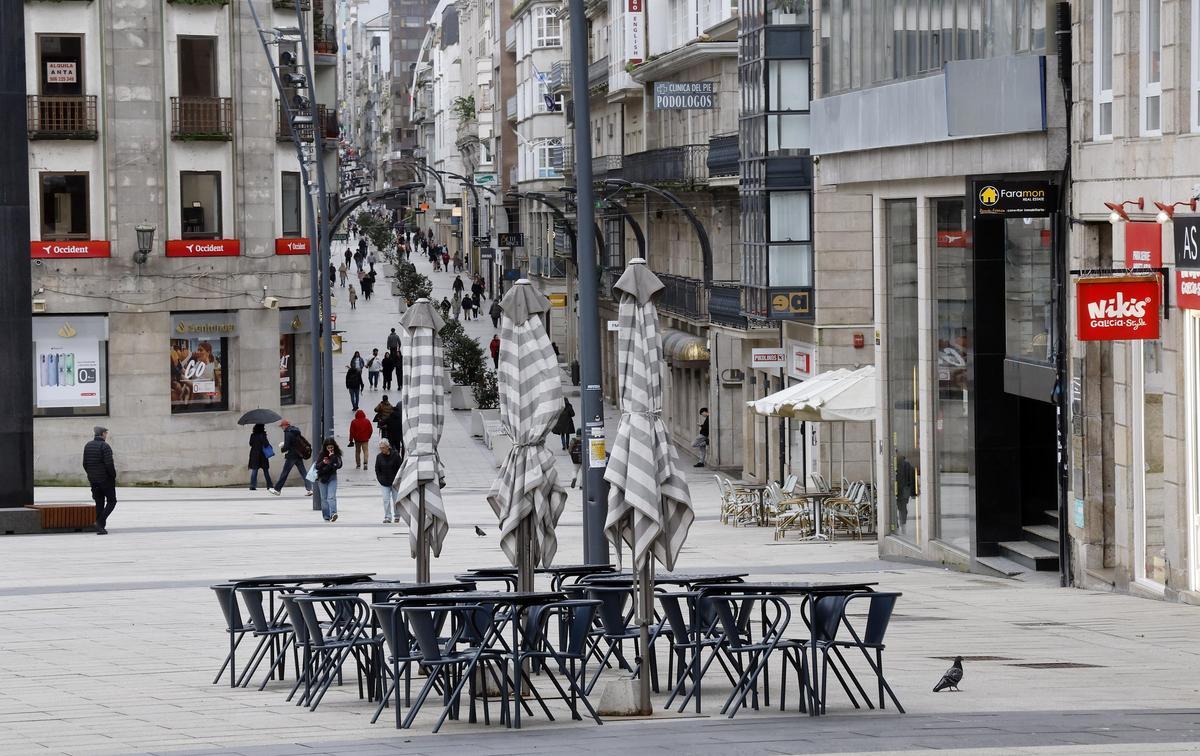 Terraza vacía en la entrada de la calle Príncipe