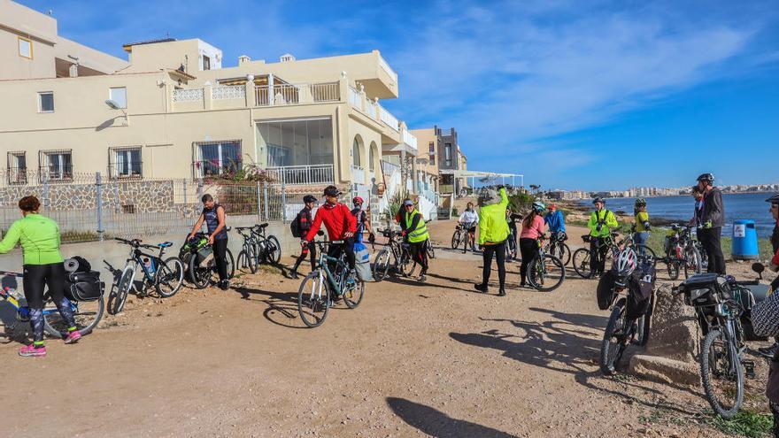 Marcha reivindicativo por los caminos públicos en la Cañada Real de la Costa por Lo Ferrís en Torrevieja