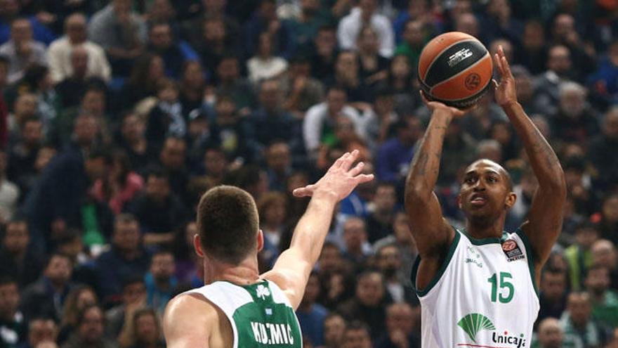 Jamar Smith mantuvo con vida al Unicaja gracias a su portentosa actuación, pero su recital ante el Panathinaikos resultó insuficiente para ganar en el OAKA.