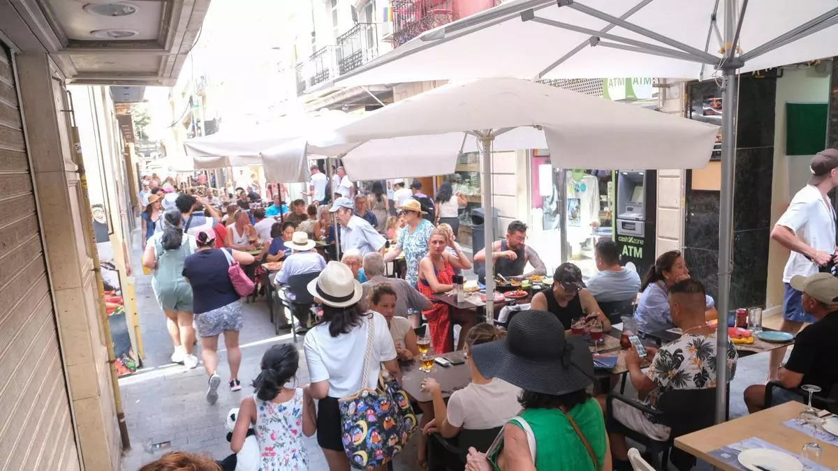 El turismo extranjero deja más de 1.000 millones de euros en Alicante por primera vez en un mes de abril
