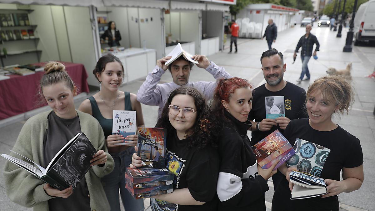 Todo listo para el inicio de la Feria del Libro de Gijón (en imágenes)