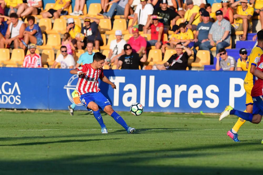 El partido entre el Alcorcón y el Sporting, en imágenes