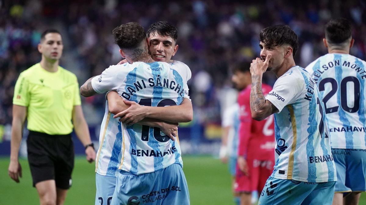 Los jugadores del Málaga CF celebran el gol de Dani Sánchez en la victoria del pasado viernes frente al Tenerife en La Rosaleda.