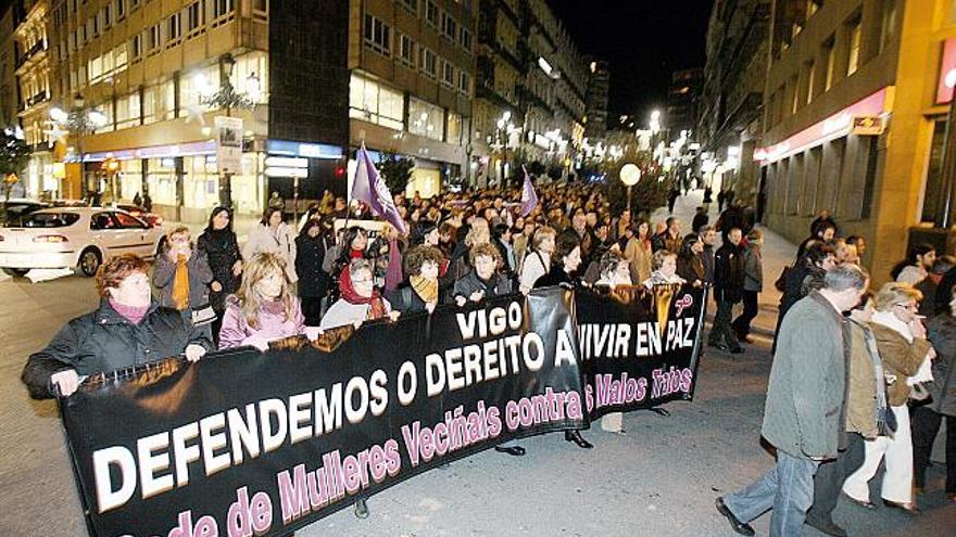 Cientos de personas participaron en la manifestación que recorrió el centro de Vigo.