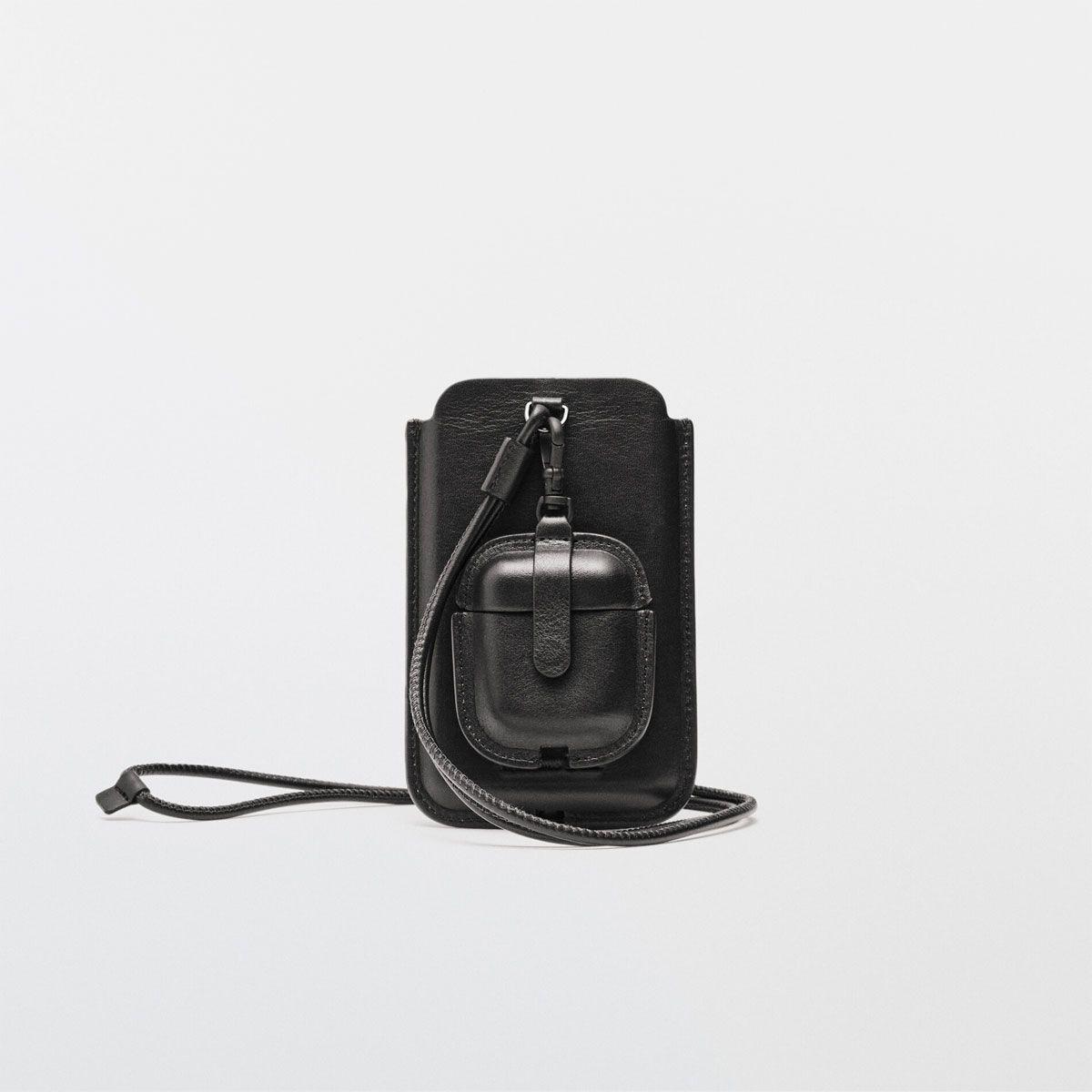 Funda de piel en color negro para iPhone y AirPods, de edición limitada en Massimo Dutti
