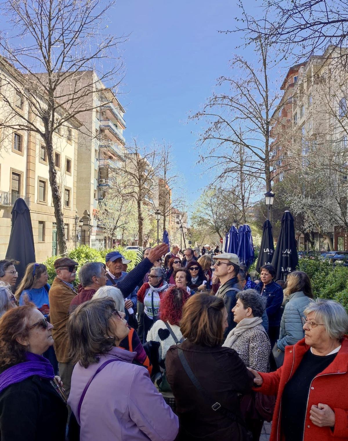 Concentración en el bulevar de la Montaña.