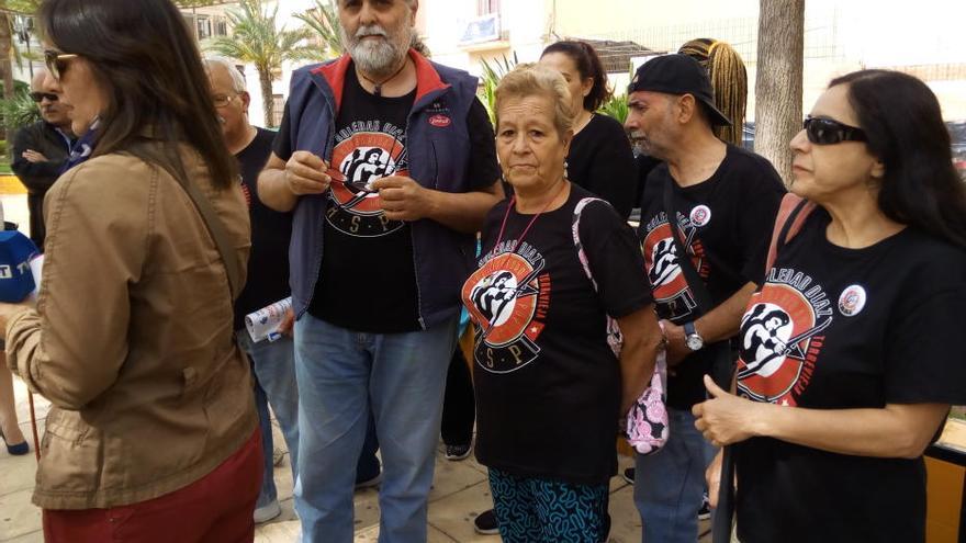 La edil Pilar Gómez comparece en una concentracion de la Red Solidaria en Torrevieja