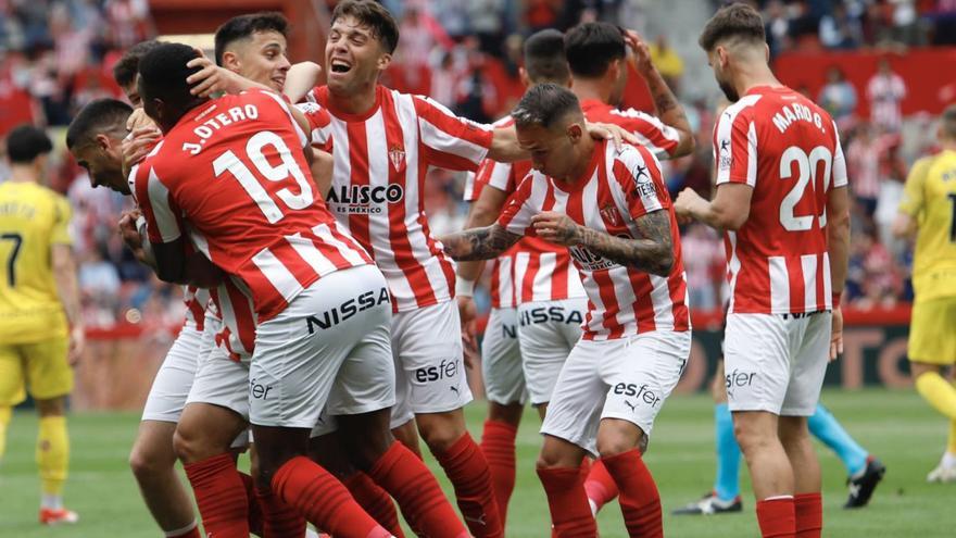 Los jugadores del Sporting celebran el gol del José Ángel ante el Andorra. | Marcos León