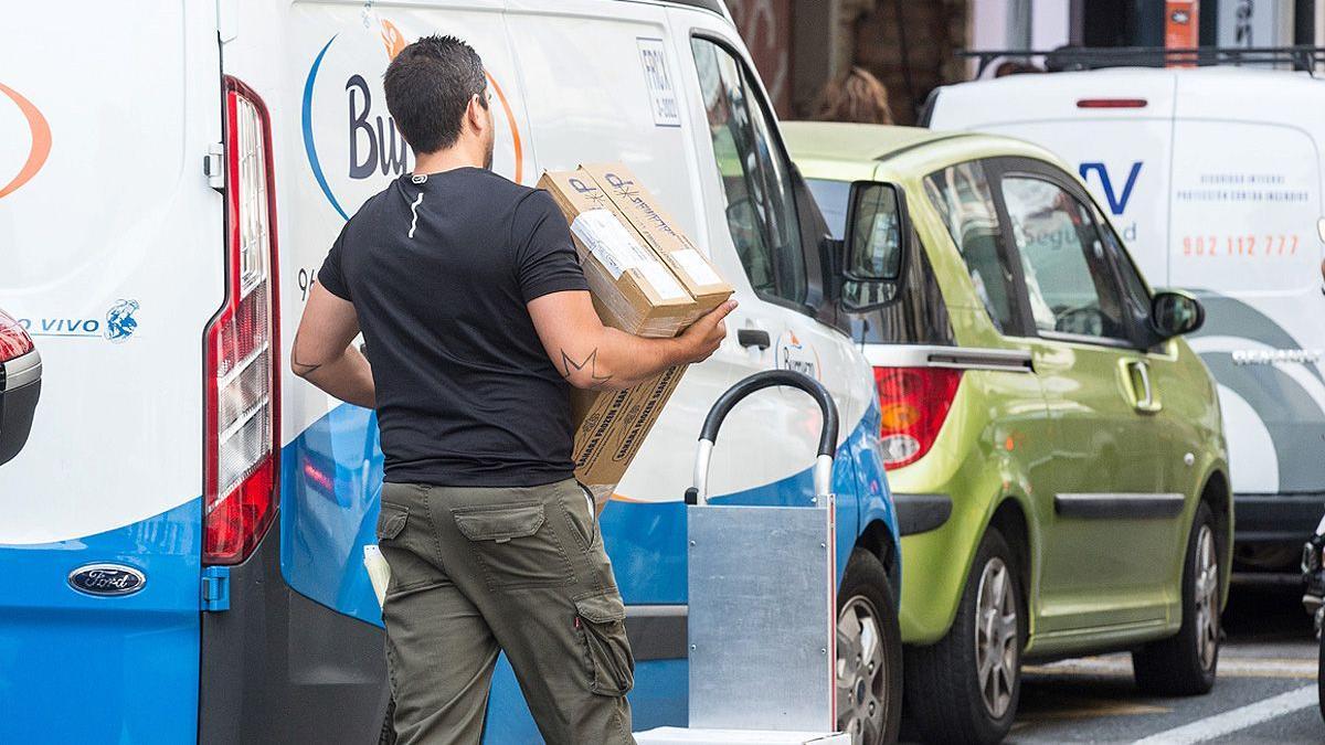 Un autónomo trabajando durante su jornada laboral.
