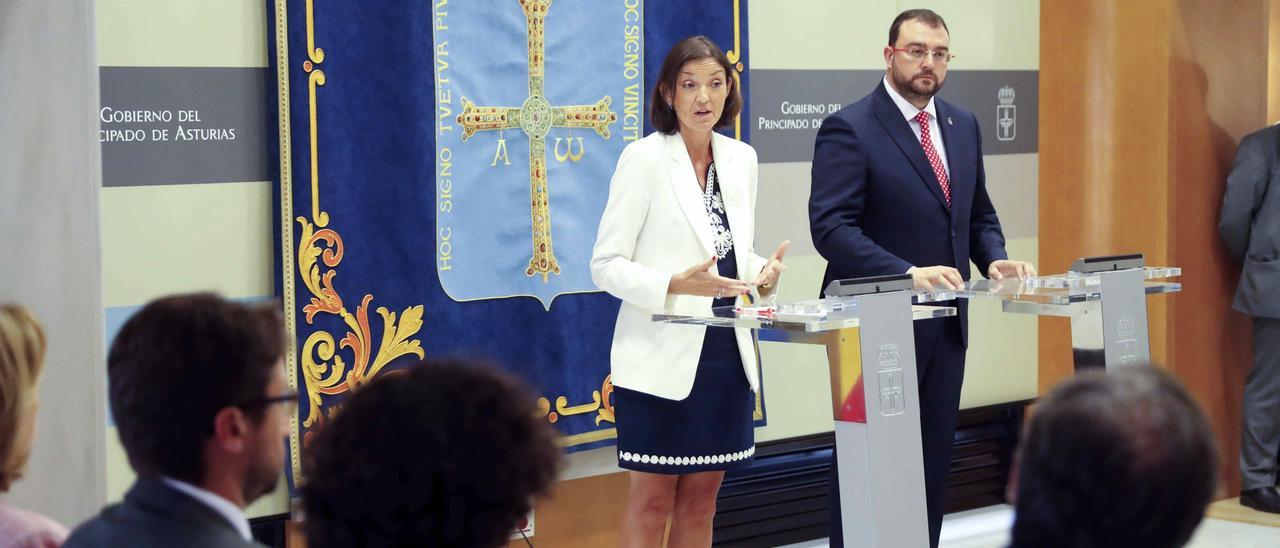 Reyes Maroto y Adrián Barbón, durante el último viaje de la Ministra a Asturias.