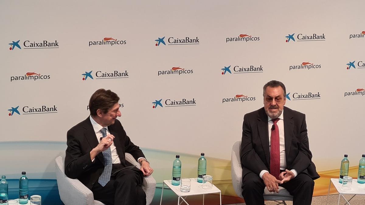 El presidente de CaixaBank, José Ignacio Goirigolzarri, junto al presidente del Comité Paralímpico Español, Miguel Carballeda.