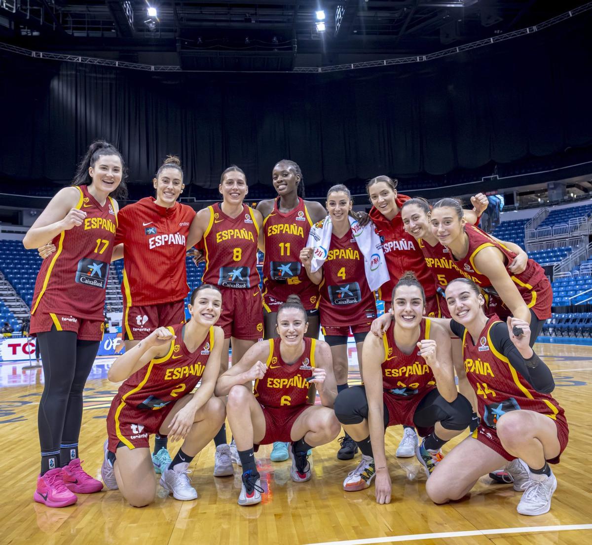 Las jugadoras españolas celebran su victoria y la clasificación para el Mundial. | FEB