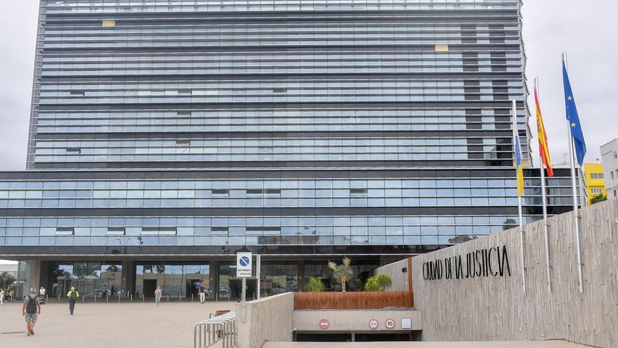A juicio por apuñalar al dueño de un estanco de Telde para consumar un atraco