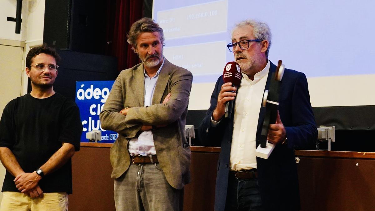 Carlos Blanco agradeció el gesto del cine club vilagarciano.