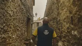 Los carteros rurales de Correos en Santa Cruz de Tenerife proporcionan otros servicios a domicilio