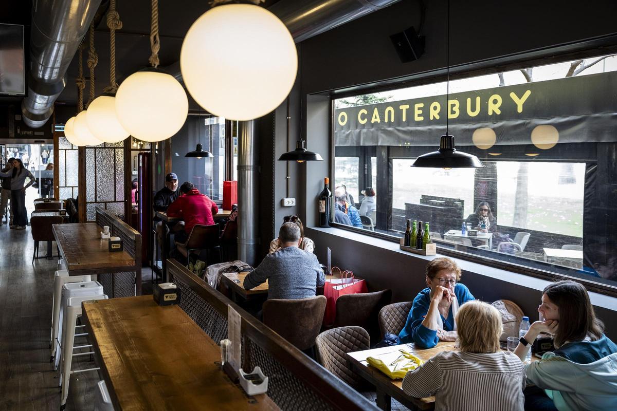 En imágenes | La Cava, el restaurante del Actur que conquistó al barrio más exigente de Zaragoza con su cocina mediterránea