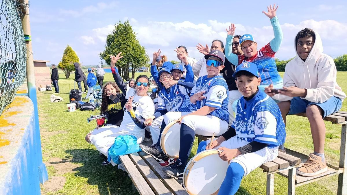El campeonato Europeo de la Pony League de Béisbol batea en Llanera