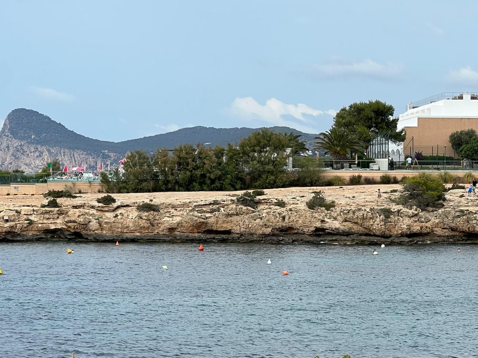 Fondeo ilegal frente a la orilla de Port des Torrent