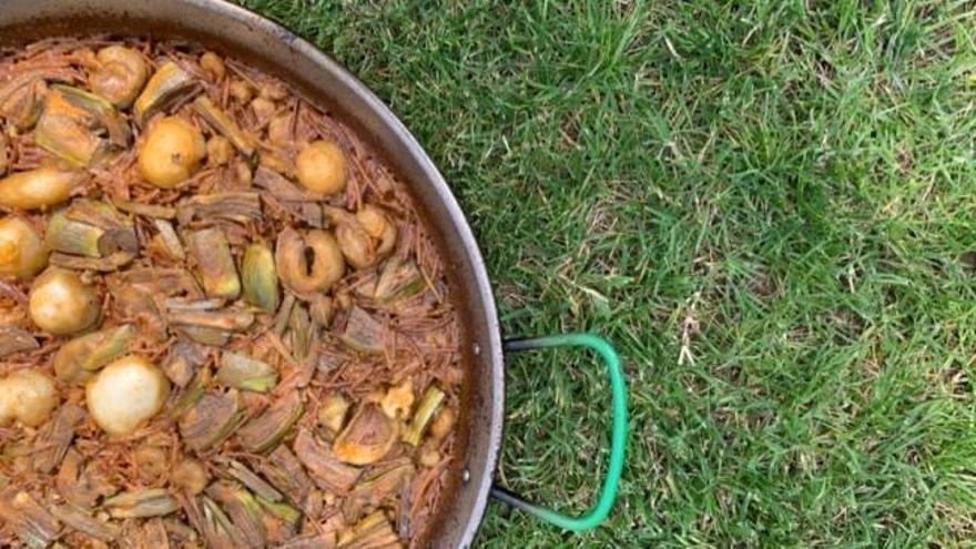 Receta de fideuá de sepia, gambas y alcachofas