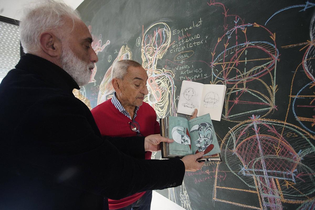 Pla detall dels dibuixos.