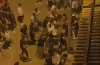 Batalla campal en s'Aranjassa | Amenazas con cuchillo en una verbena con 1.500 personas sin policías locales de Palma asignados