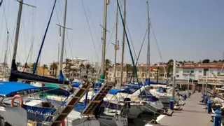 La Junta renueva tres pantalanes del puerto de Caleta de Vélez