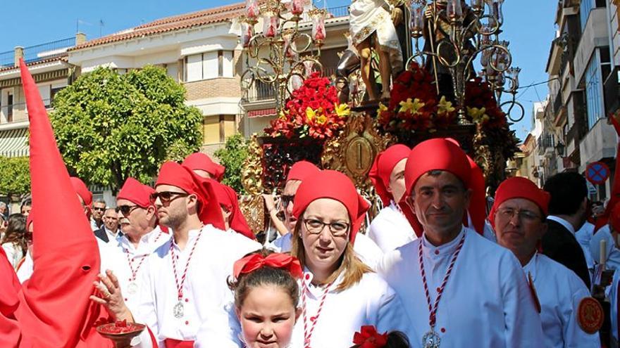 El fervor cofrade llena las calles pese al frío y las nubes