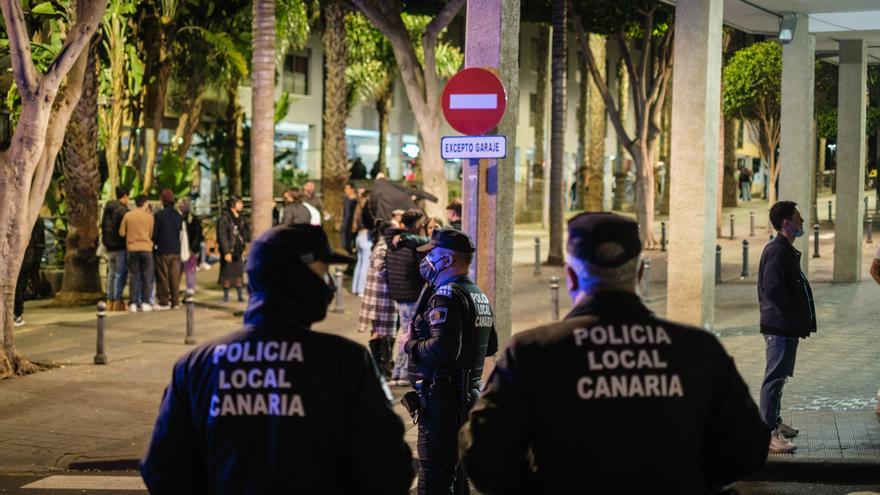 La Policía Nacional vuelve a &#039;ocupar&#039; las calles de Tenerife para plantar cara al botellón