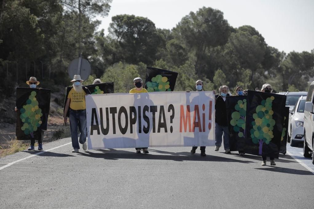 Protestas en la inauguración de la autopista de Campos