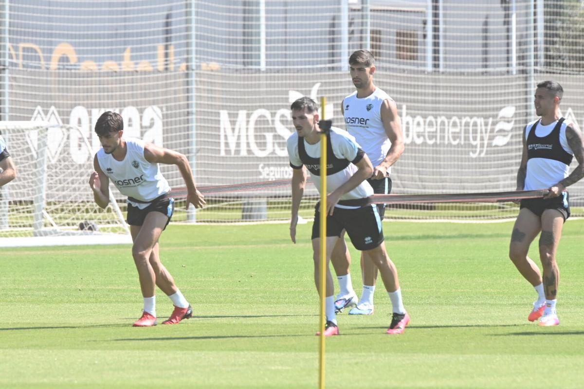 Entrenamiento de los 'orelluts', en la Ciudad Deportiva Globeenergy, antes del Castellón-Eibar
