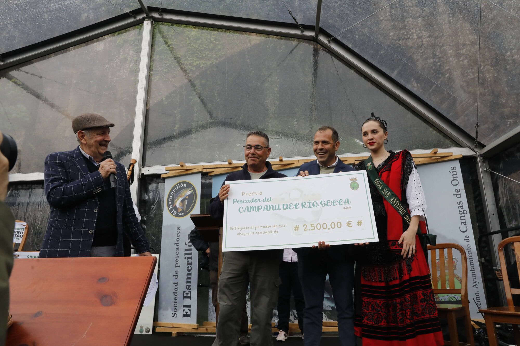 EN IMÁGENES: Así fue la subasta del campanu del Sella en Cangas de Onís