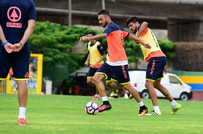 .Entrenamiento de la UD Las Palmas en Barranco ...